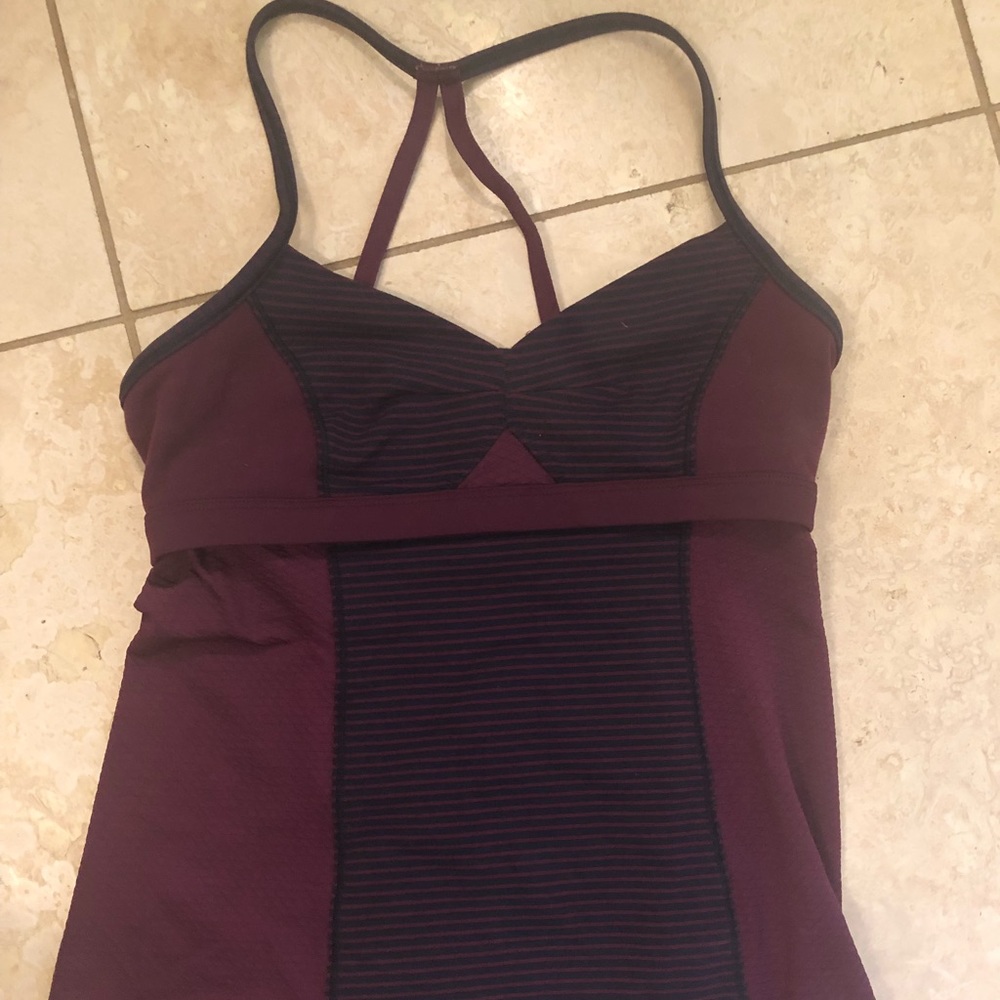 Lululemon tank size 2! Excellent condition.